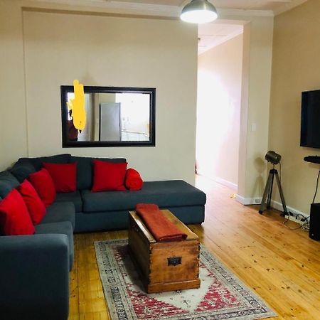 Charming, Central 1 Bed Apartment Кейптаун Екстериор снимка
