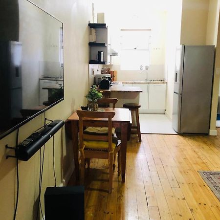 Charming, Central 1 Bed Apartment Кейптаун Екстериор снимка
