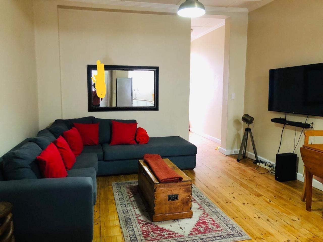 Charming, Central 1 Bed Apartment Кейптаун Екстериор снимка