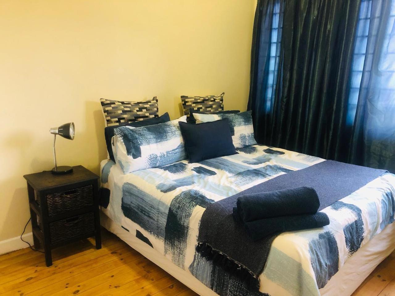 Charming, Central 1 Bed Apartment Кейптаун Екстериор снимка