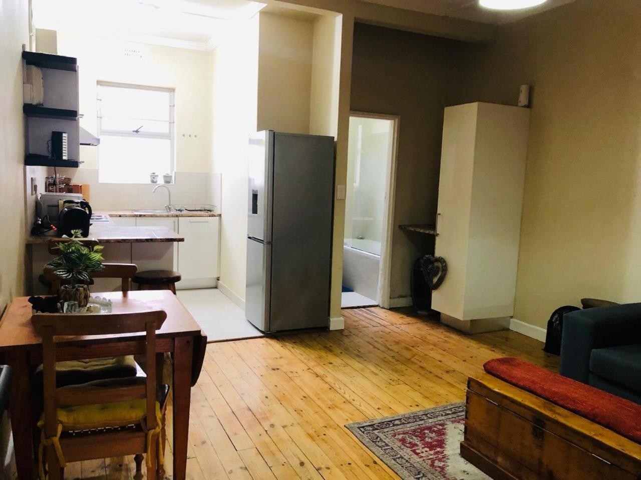 Charming, Central 1 Bed Apartment Кейптаун Екстериор снимка
